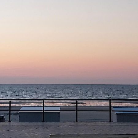 Lovely N° 9 Op Ieder Moment Een Prachtig Zeezicht & Zwembad Middelkerke Exteriör bild