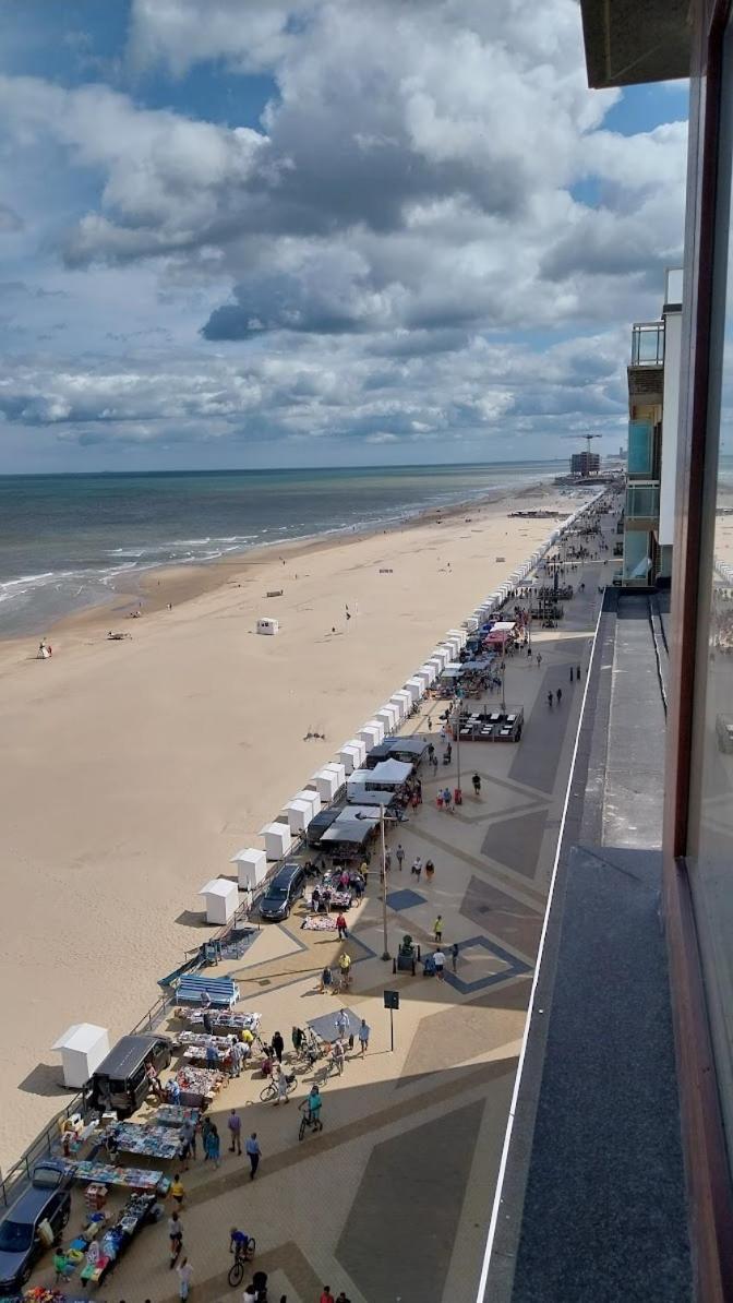Lovely N° 9 Op Ieder Moment Een Prachtig Zeezicht & Zwembad Middelkerke Exteriör bild