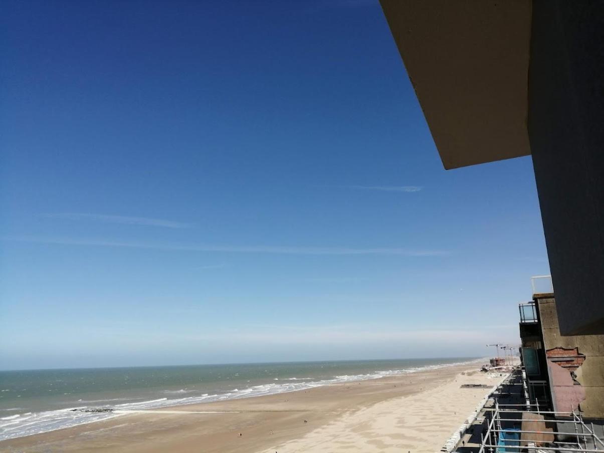 Lovely N° 9 Op Ieder Moment Een Prachtig Zeezicht & Zwembad Middelkerke Exteriör bild