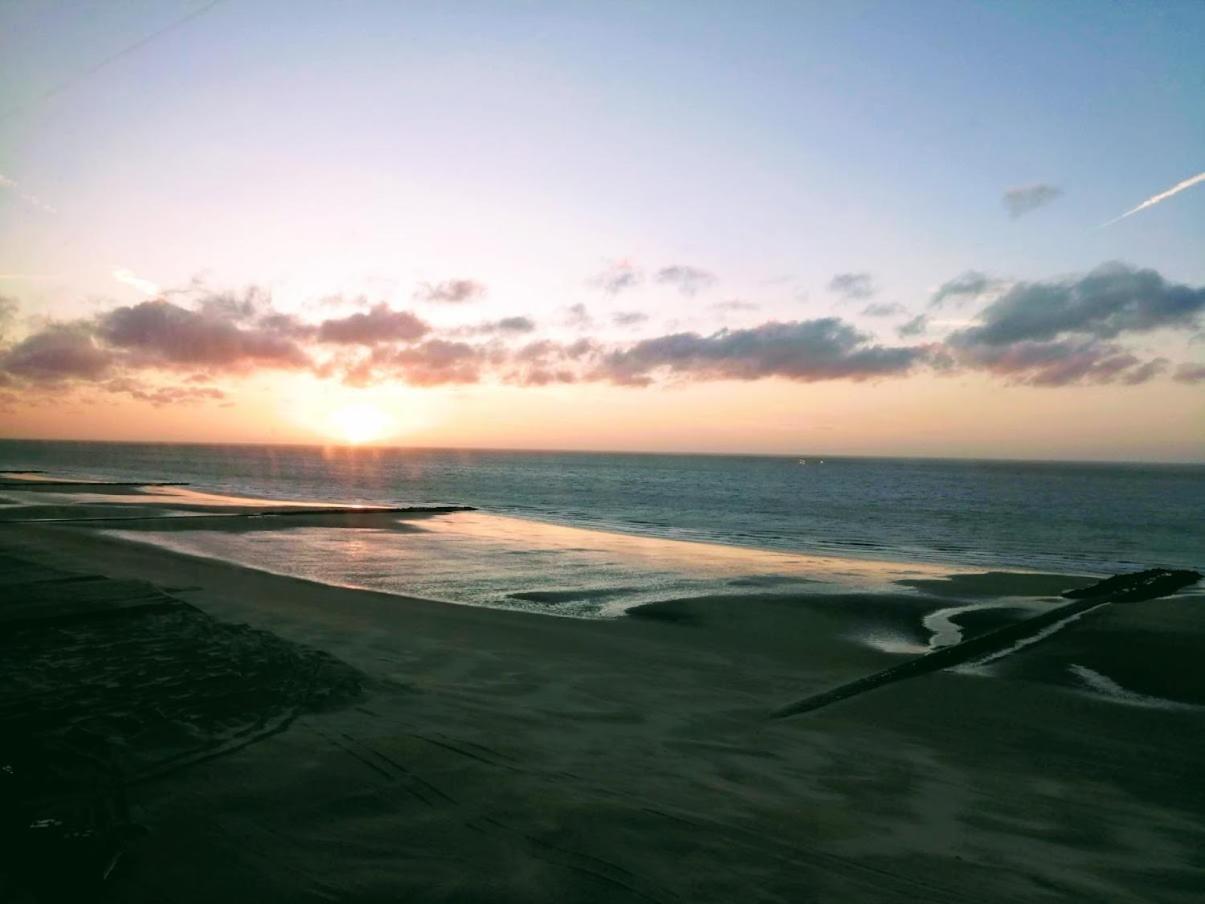 Lovely N° 9 Op Ieder Moment Een Prachtig Zeezicht & Zwembad Middelkerke Exteriör bild