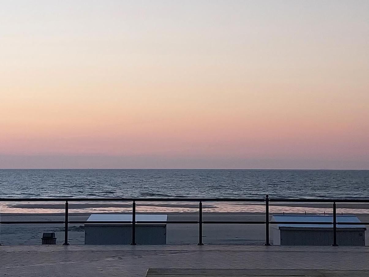 Lovely N° 9 Op Ieder Moment Een Prachtig Zeezicht & Zwembad Middelkerke Exteriör bild